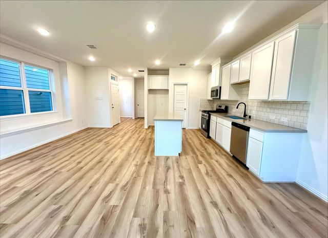 2214 Villa Clara Drive, Friendswood, TX 77546