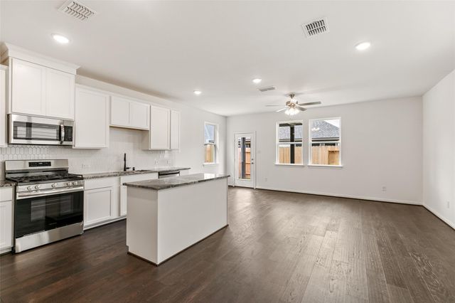 2214 Villa Clara Drive, Friendswood, TX 77546