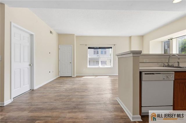 358 Rector Street 302, Perth Amboy, NJ 08861