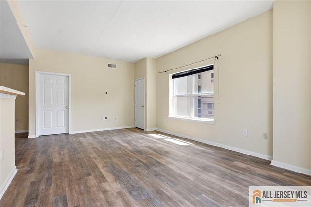 358 Rector Street 302, Perth Amboy, NJ 08861