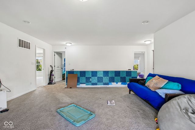 6365 W Riverside Road, Mccordsville, IN 46055