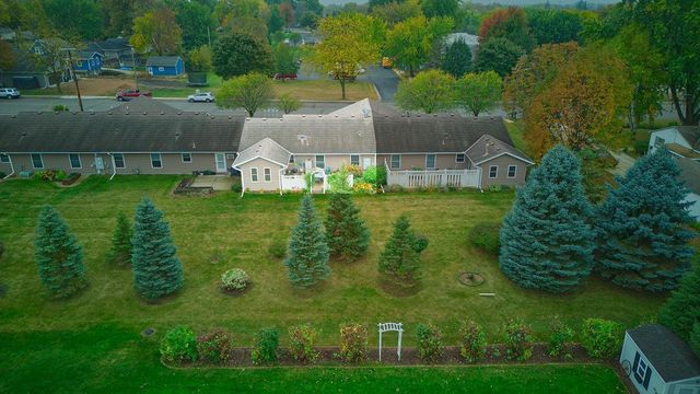 212 Linden Avenue W, Winsted, MN 55395