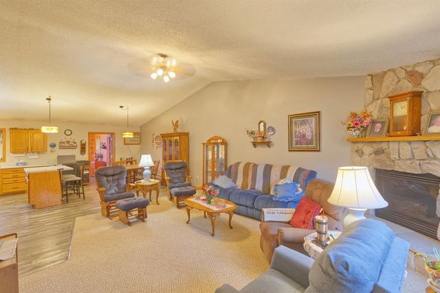 212 Linden Avenue W, Winsted, MN 55395