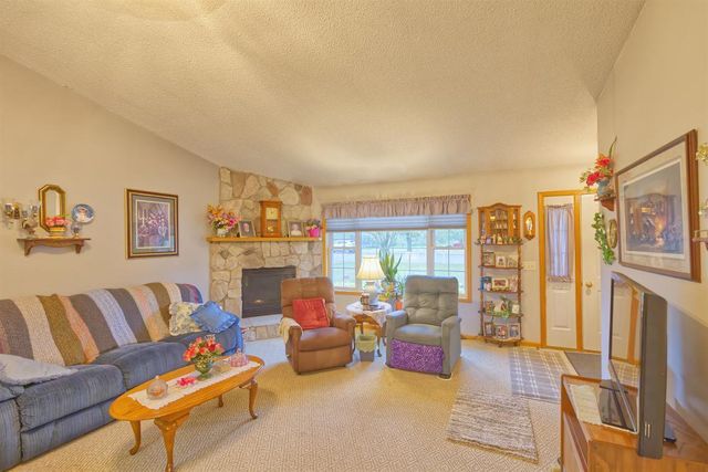 212 Linden Avenue W, Winsted, MN 55395