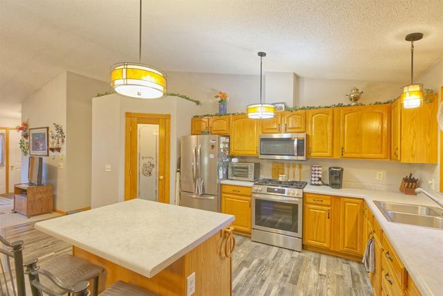 212 Linden Avenue W, Winsted, MN 55395