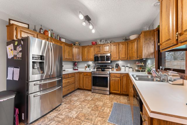 1318 W Meadowbrooke Drive, Ozark, MO 65721