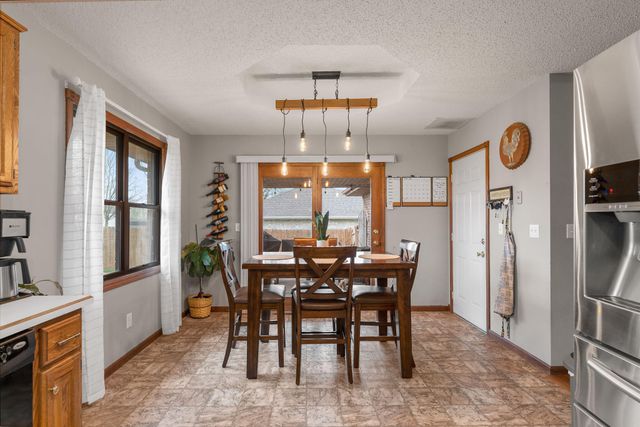 1318 W Meadowbrooke Drive, Ozark, MO 65721