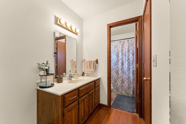 1318 W Meadowbrooke Drive, Ozark, MO 65721
