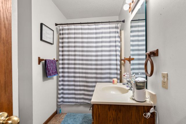 1318 W Meadowbrooke Drive, Ozark, MO 65721