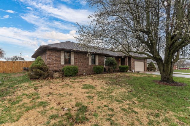 1318 W Meadowbrooke Drive, Ozark, MO 65721