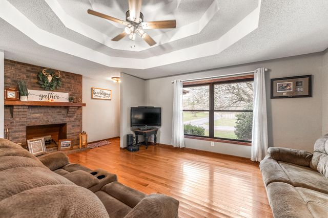 1318 W Meadowbrooke Drive, Ozark, MO 65721