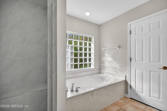7834 CHASE MEADOWS Drive W, Jacksonville, FL 32256