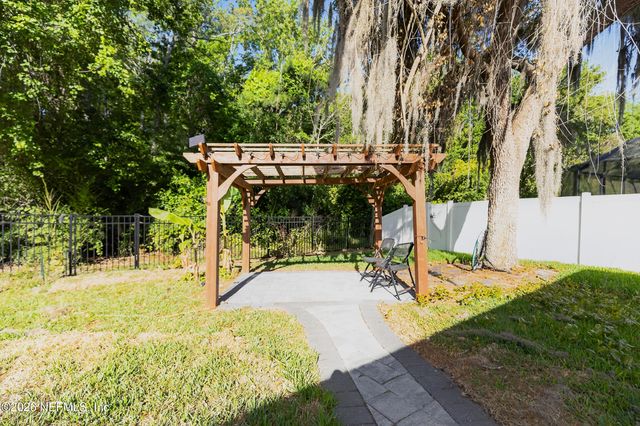 7834 CHASE MEADOWS Drive W, Jacksonville, FL 32256