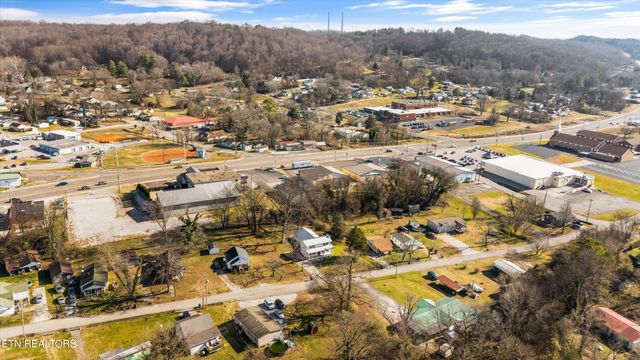 119 Baumgartner Rd, Harriman, TN 37748