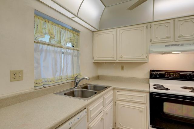 1100 Ponce De Leon Circle 305, Vero Beach, FL 32960