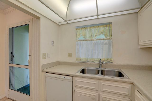 1100 Ponce De Leon Circle 305, Vero Beach, FL 32960