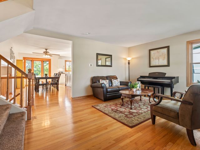 1432 Brahms Court, Bartlett, IL 60103