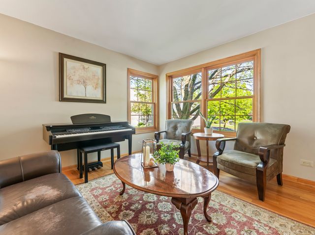 1432 Brahms Court, Bartlett, IL 60103