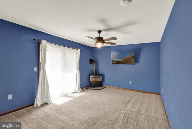 28 GINNA B DR, Robesonia, PA 19551