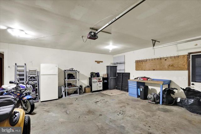 28 GINNA B DR, Robesonia, PA 19551