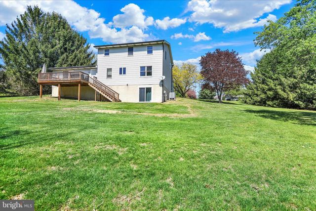 28 GINNA B DR, Robesonia, PA 19551