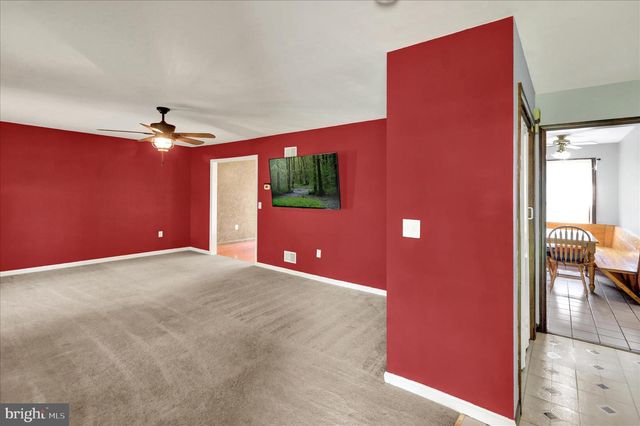 28 GINNA B DR, Robesonia, PA 19551