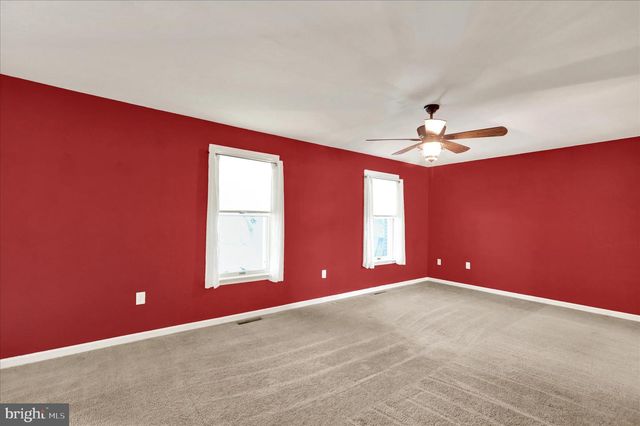 28 GINNA B DR, Robesonia, PA 19551