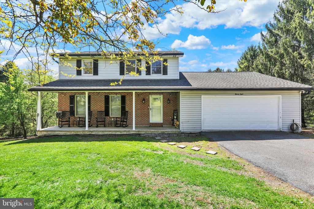 28 GINNA B DR, Robesonia, PA 19551