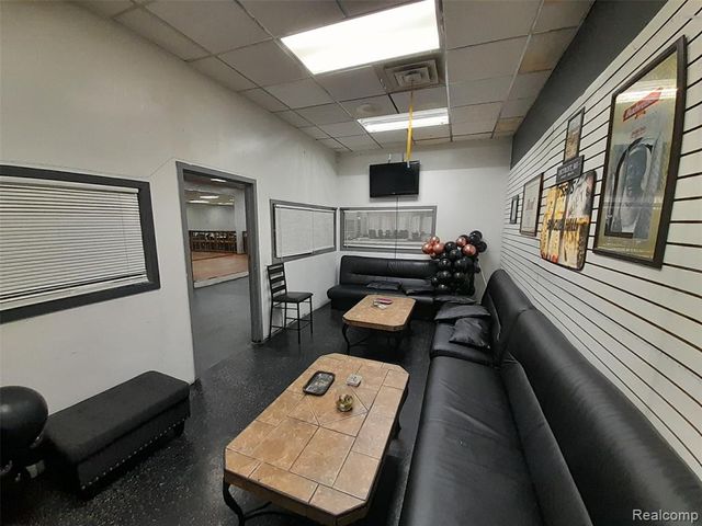 12121 Gratiot Avenue, Detroit, MI 48205