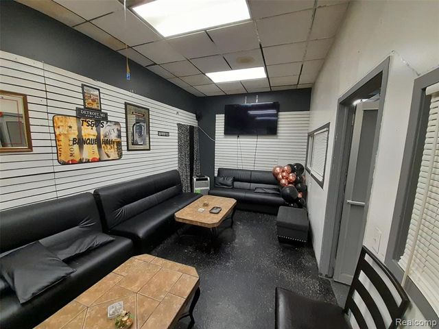 12121 Gratiot Avenue, Detroit, MI 48205
