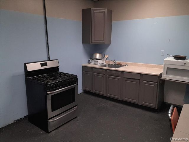 12121 Gratiot Avenue, Detroit, MI 48205