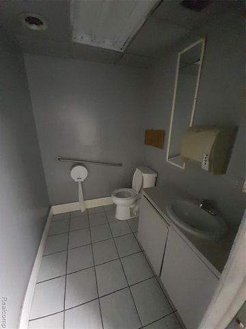 12121 Gratiot Avenue, Detroit, MI 48205