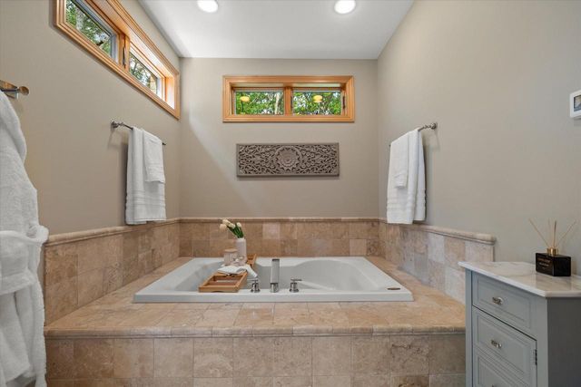 N29W30764 Foxwood DRIVE, Pewaukee, WI 53072