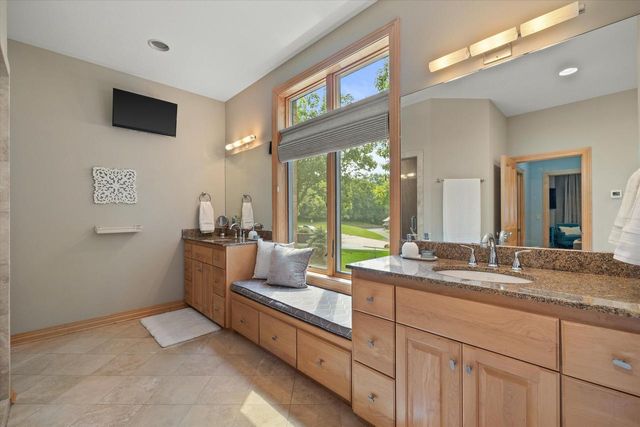 N29W30764 Foxwood DRIVE, Pewaukee, WI 53072