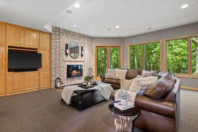 N29W30764 Foxwood DRIVE, Pewaukee, WI 53072
