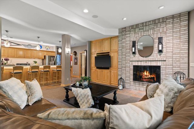 N29W30764 Foxwood DRIVE, Pewaukee, WI 53072