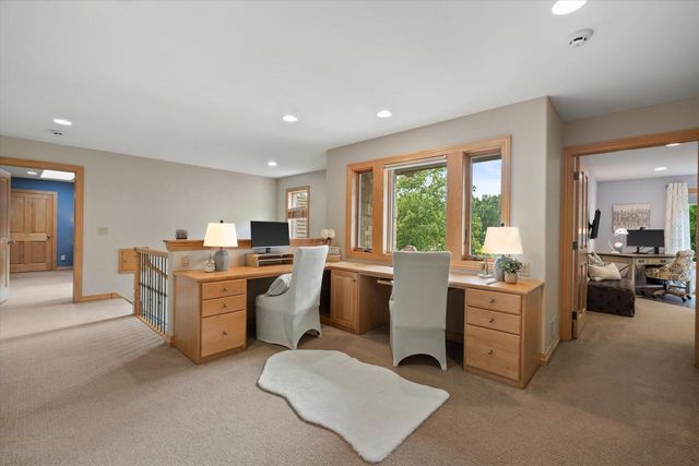 N29W30764 Foxwood DRIVE, Pewaukee, WI 53072