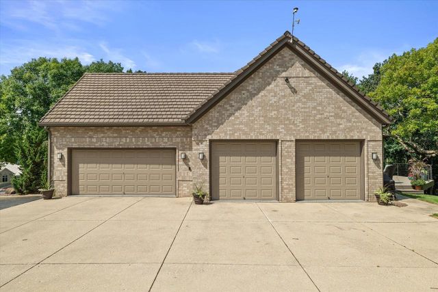N29W30764 Foxwood DRIVE, Pewaukee, WI 53072