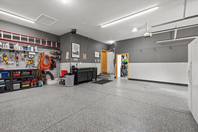 N29W30764 Foxwood DRIVE, Pewaukee, WI 53072