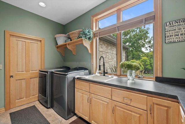 N29W30764 Foxwood DRIVE, Pewaukee, WI 53072