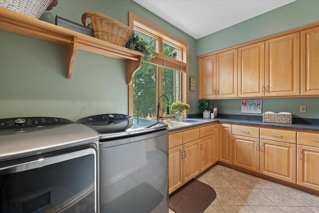 N29W30764 Foxwood DRIVE, Pewaukee, WI 53072