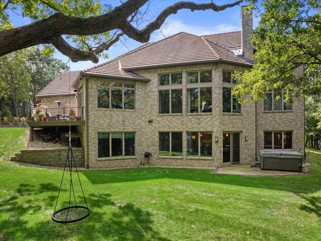 N29W30764 Foxwood DRIVE, Pewaukee, WI 53072