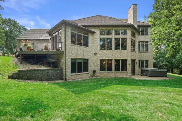 N29W30764 Foxwood DRIVE, Pewaukee, WI 53072