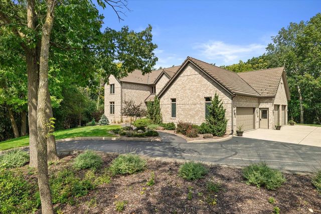 N29W30764 Foxwood DRIVE, Pewaukee, WI 53072