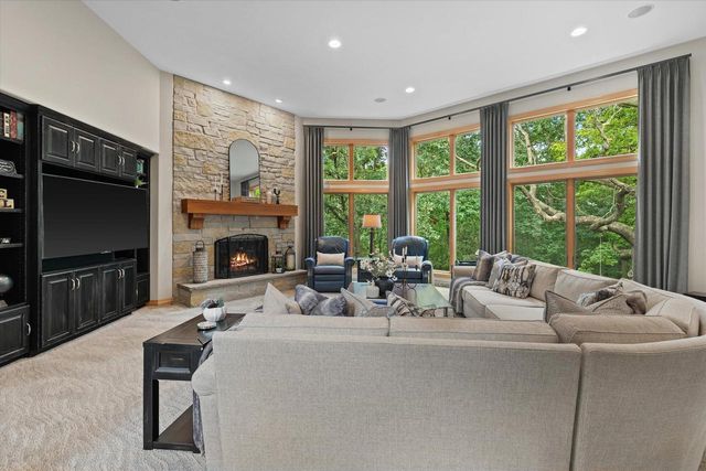 N29W30764 Foxwood DRIVE, Pewaukee, WI 53072