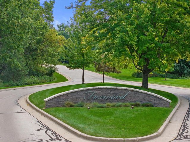 N29W30764 Foxwood DRIVE, Pewaukee, WI 53072