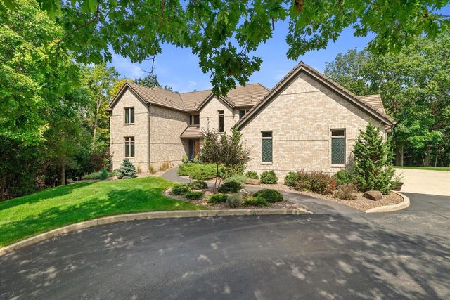 N29W30764 Foxwood DRIVE, Pewaukee, WI 53072