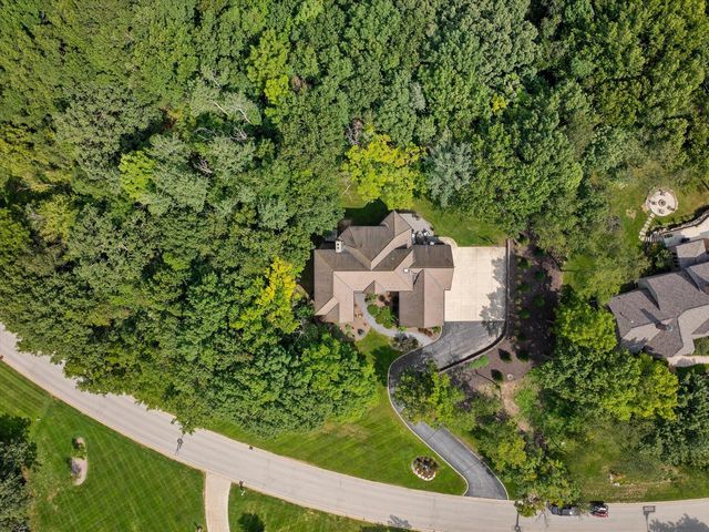 N29W30764 Foxwood DRIVE, Pewaukee, WI 53072