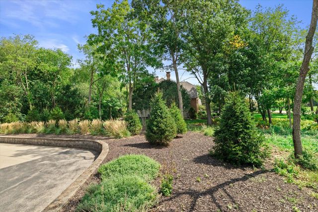 N29W30764 Foxwood DRIVE, Pewaukee, WI 53072