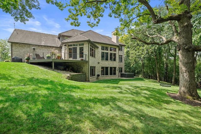 N29W30764 Foxwood DRIVE, Pewaukee, WI 53072